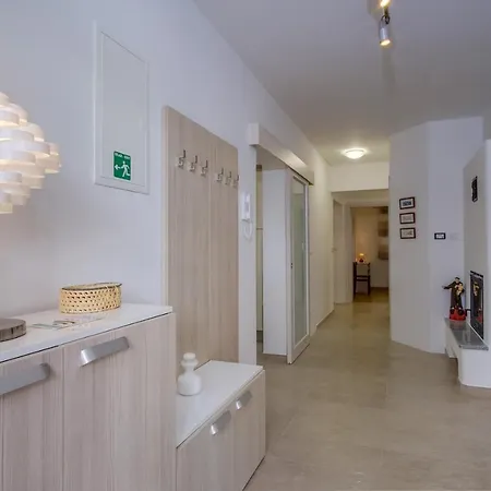 Deluxe House Josipa 4*