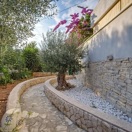 Deluxe House Josipa Guest house 4*